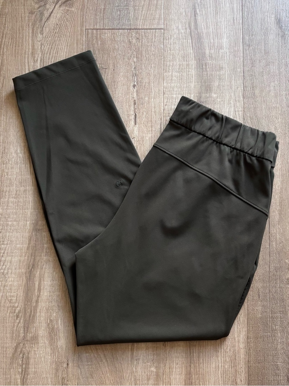 Lululemon On The Fly Pant in Dark Olive (First Release)